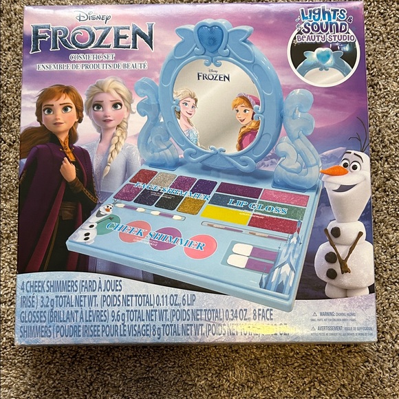 Disney Frozen Blue Cosmetic Set with Characters - Picture 1 of 1